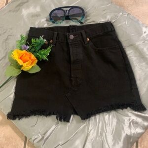 🌹 VINTAGE Classic Levi’s 501 Black Denim Mini Skirt Raw Hem